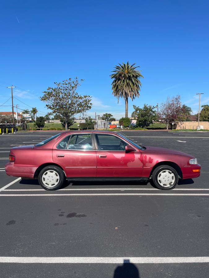 Toyota-camry-le-1993-red-1