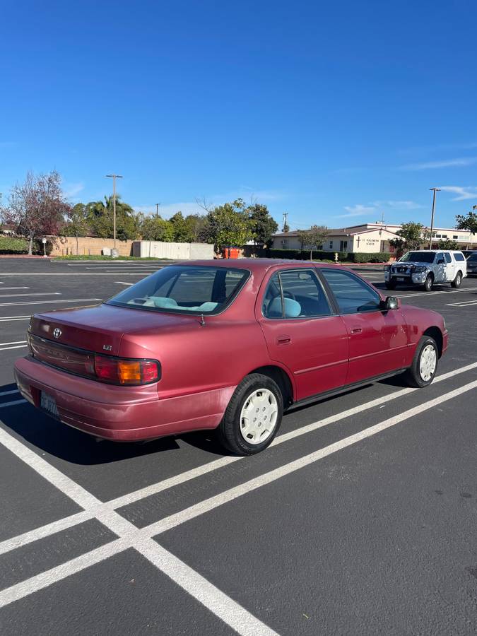 Toyota-camry-le-1993-red-12