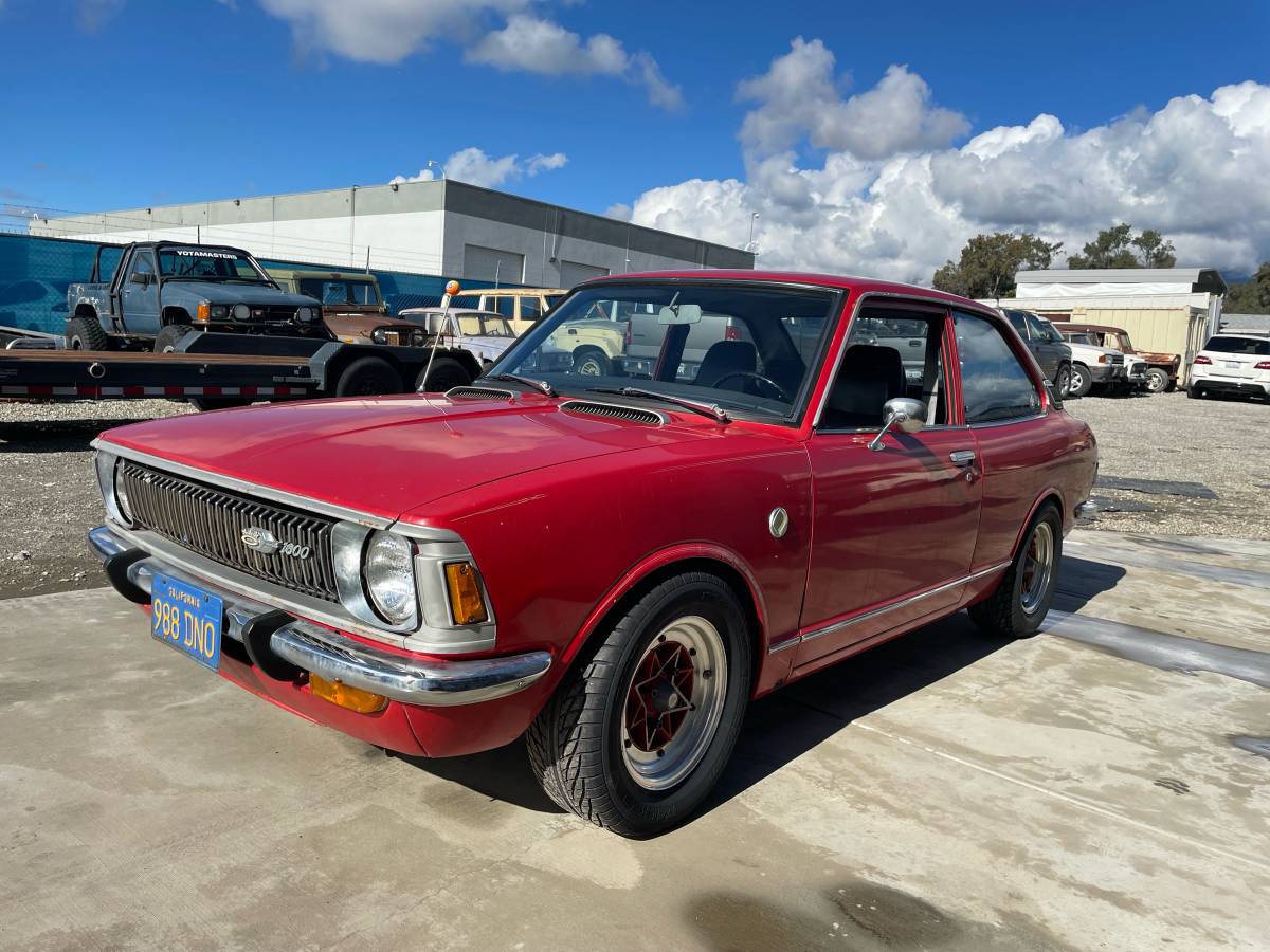 Toyota-corolla-1972-3