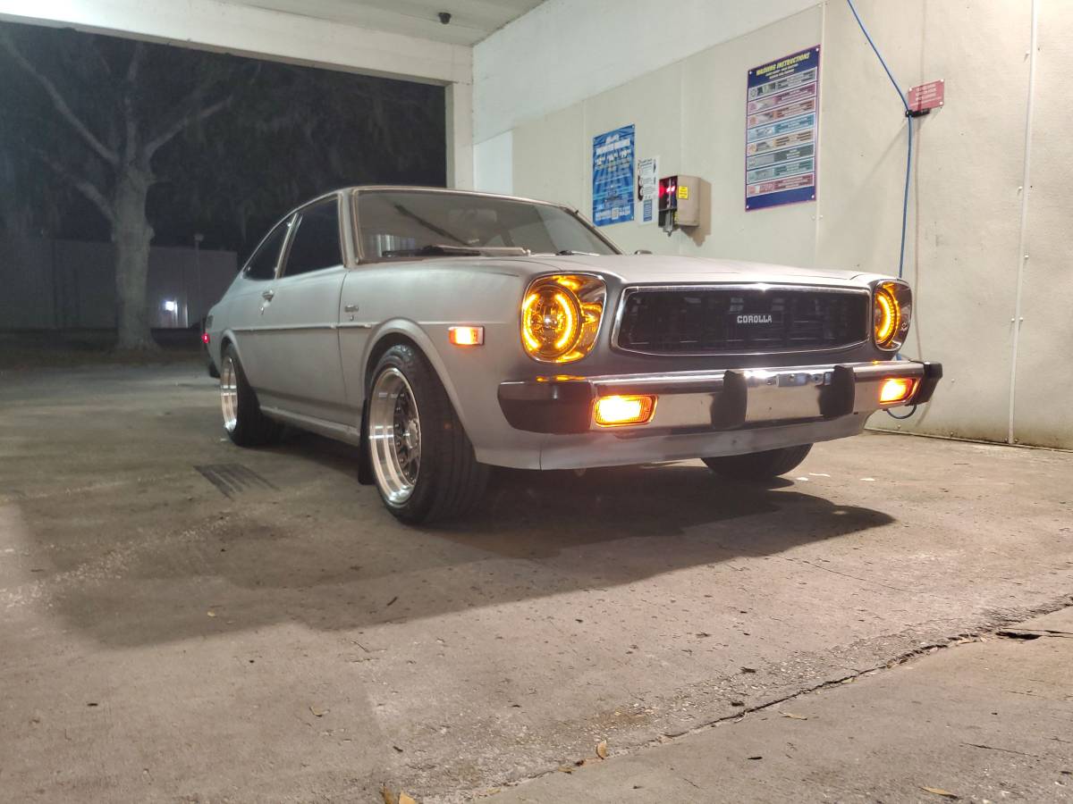 Toyota-corolla-1977-silver-2