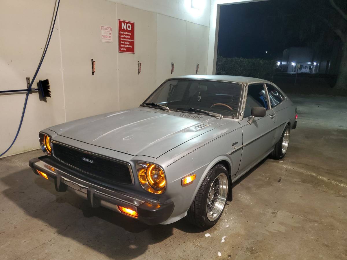 Toyota-corolla-1977-silver-3