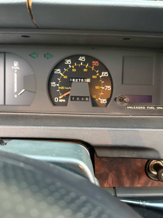 Toyota-corolla-1983-white-1