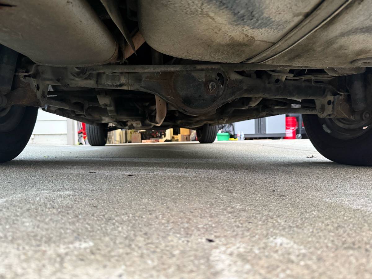 Toyota-corolla-1983-white-11