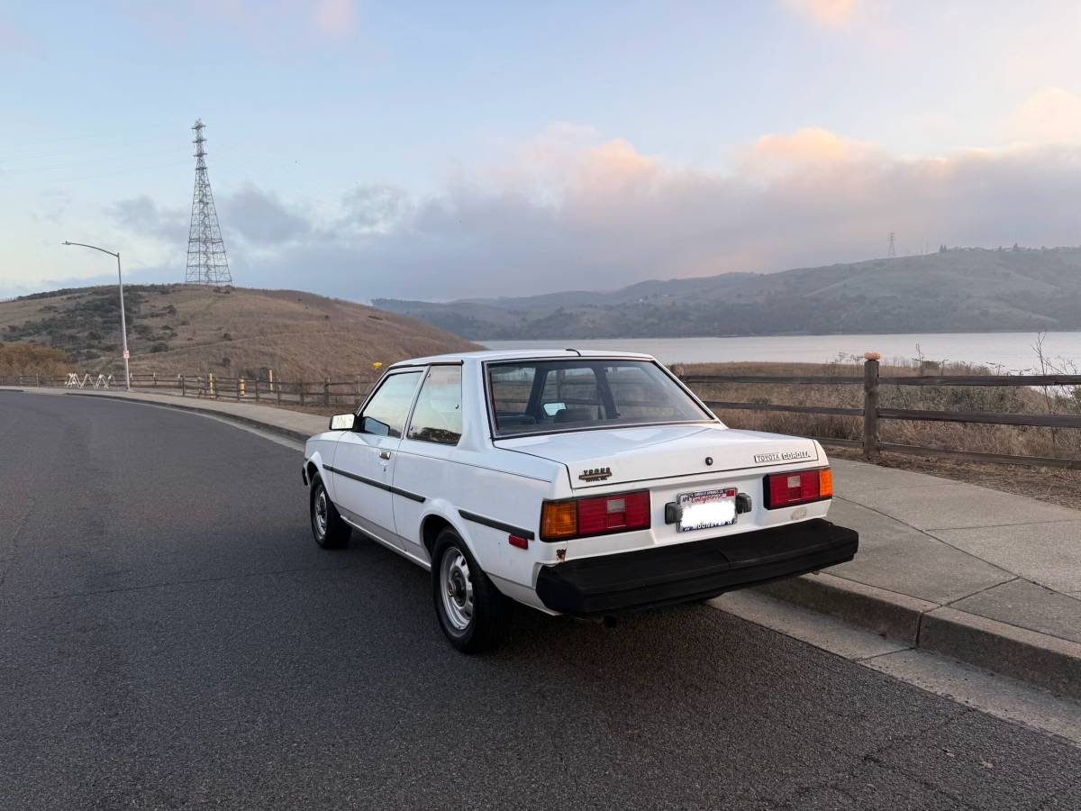 Toyota-corolla-1983-white-4