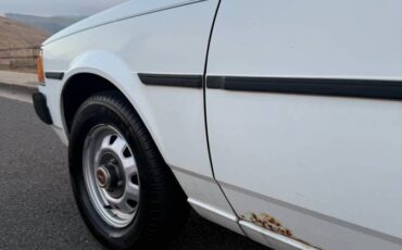 Toyota-corolla-1983-white-5