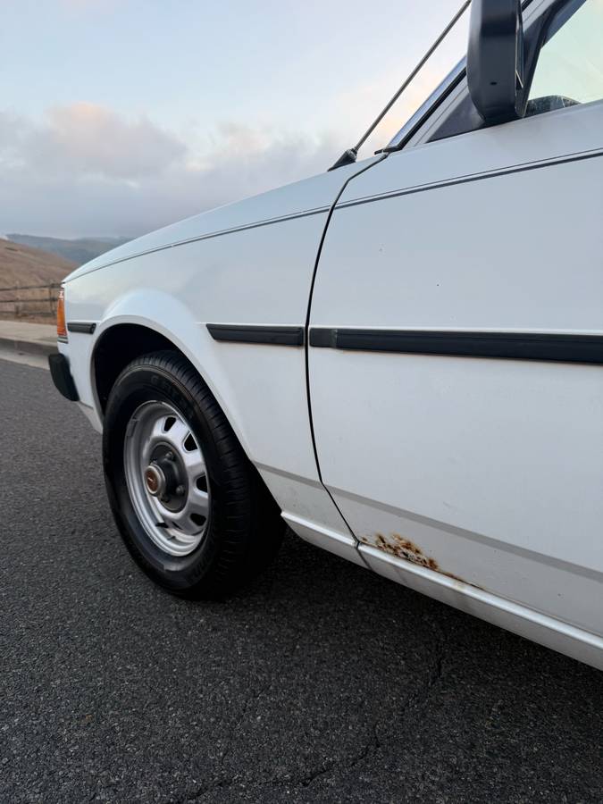 Toyota-corolla-1983-white-5
