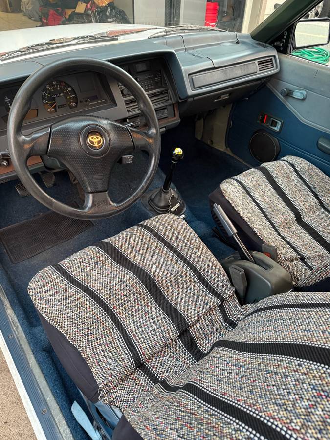 Toyota-corolla-1983-white-8