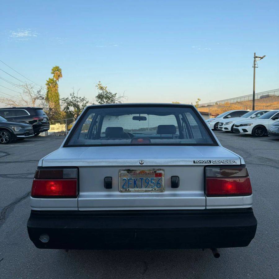 Toyota-corolla-1987-silver-1