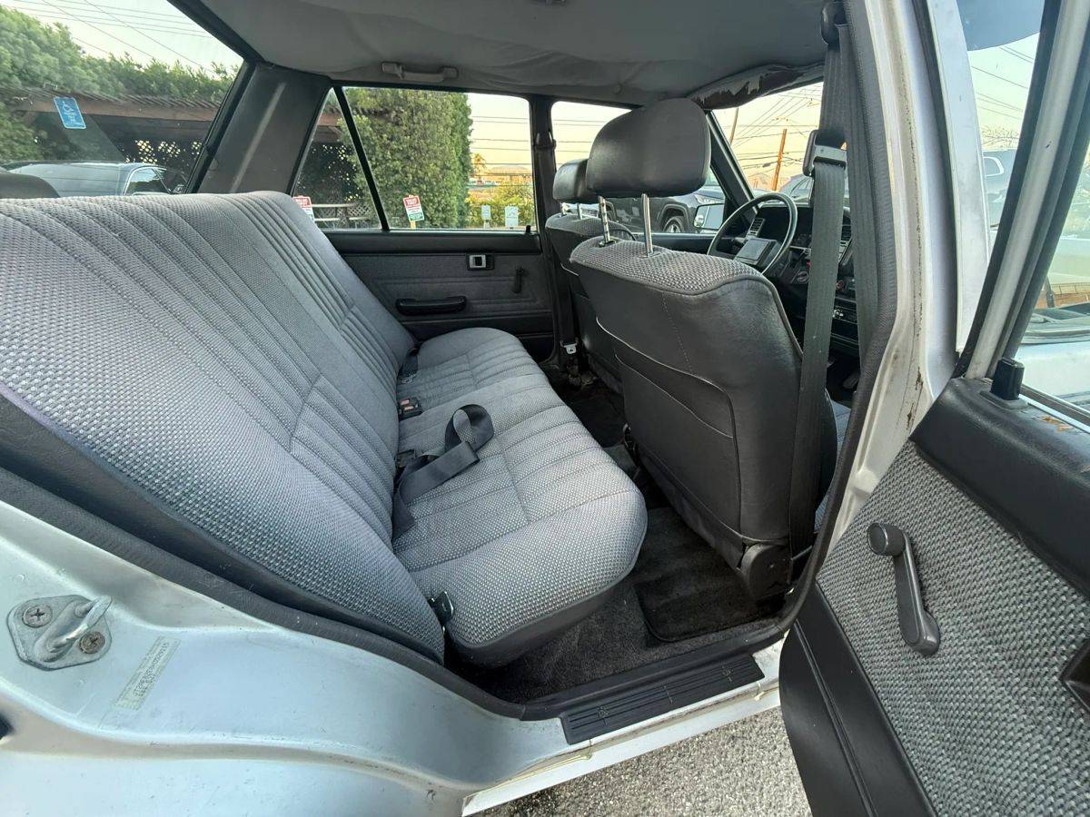 Toyota-corolla-1987-silver-22