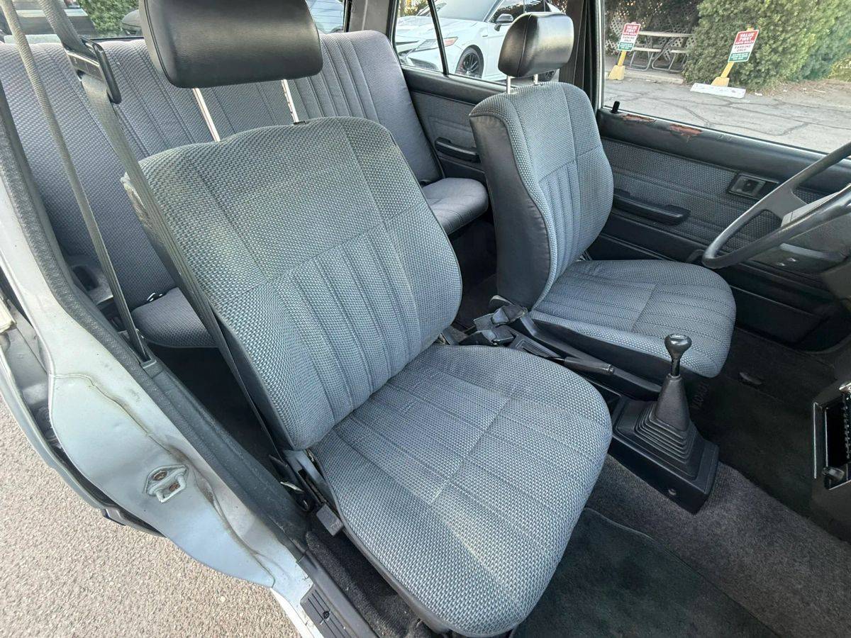 Toyota-corolla-1987-silver-54