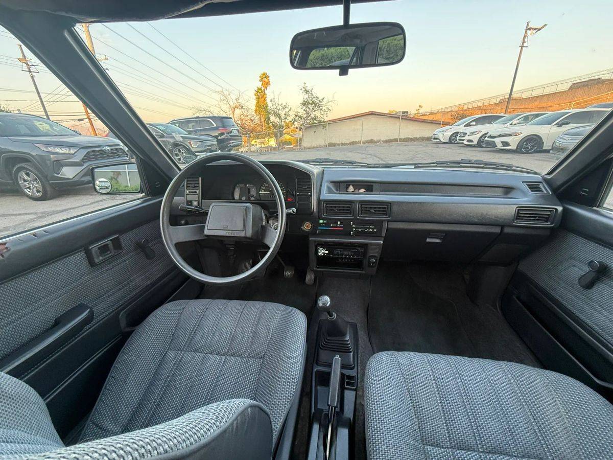 Toyota-corolla-1987-silver-59