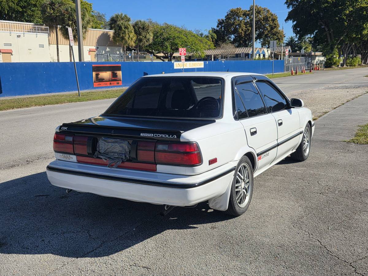 Toyota-corolla-1990-white-1