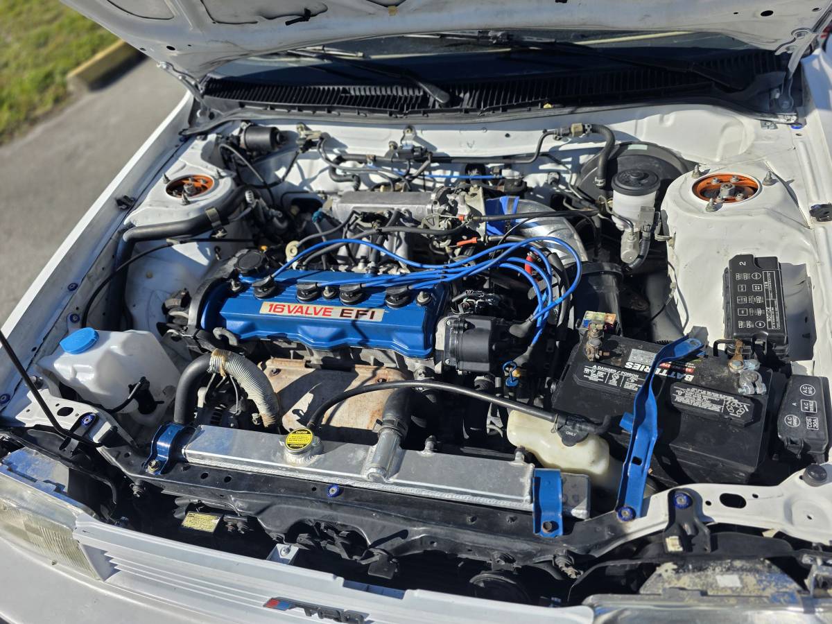 Toyota-corolla-1990-white-10