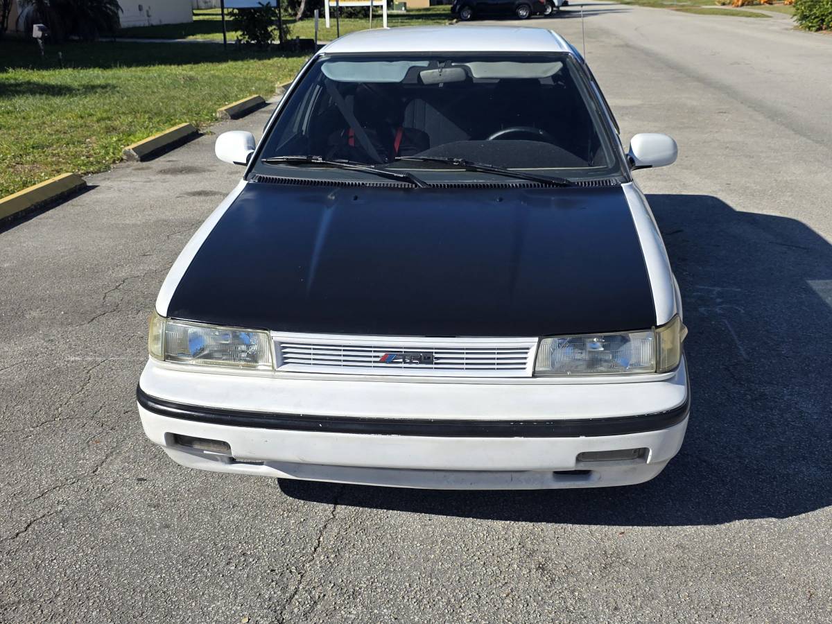 Toyota-corolla-1990-white-11