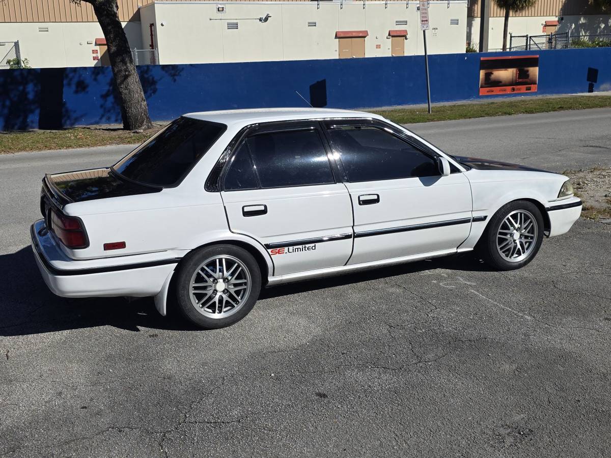 Toyota-corolla-1990-white-13