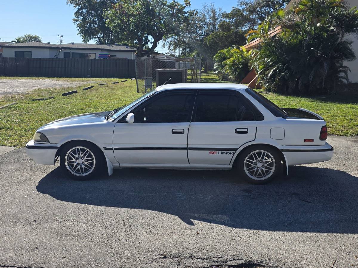 Toyota-corolla-1990-white-14
