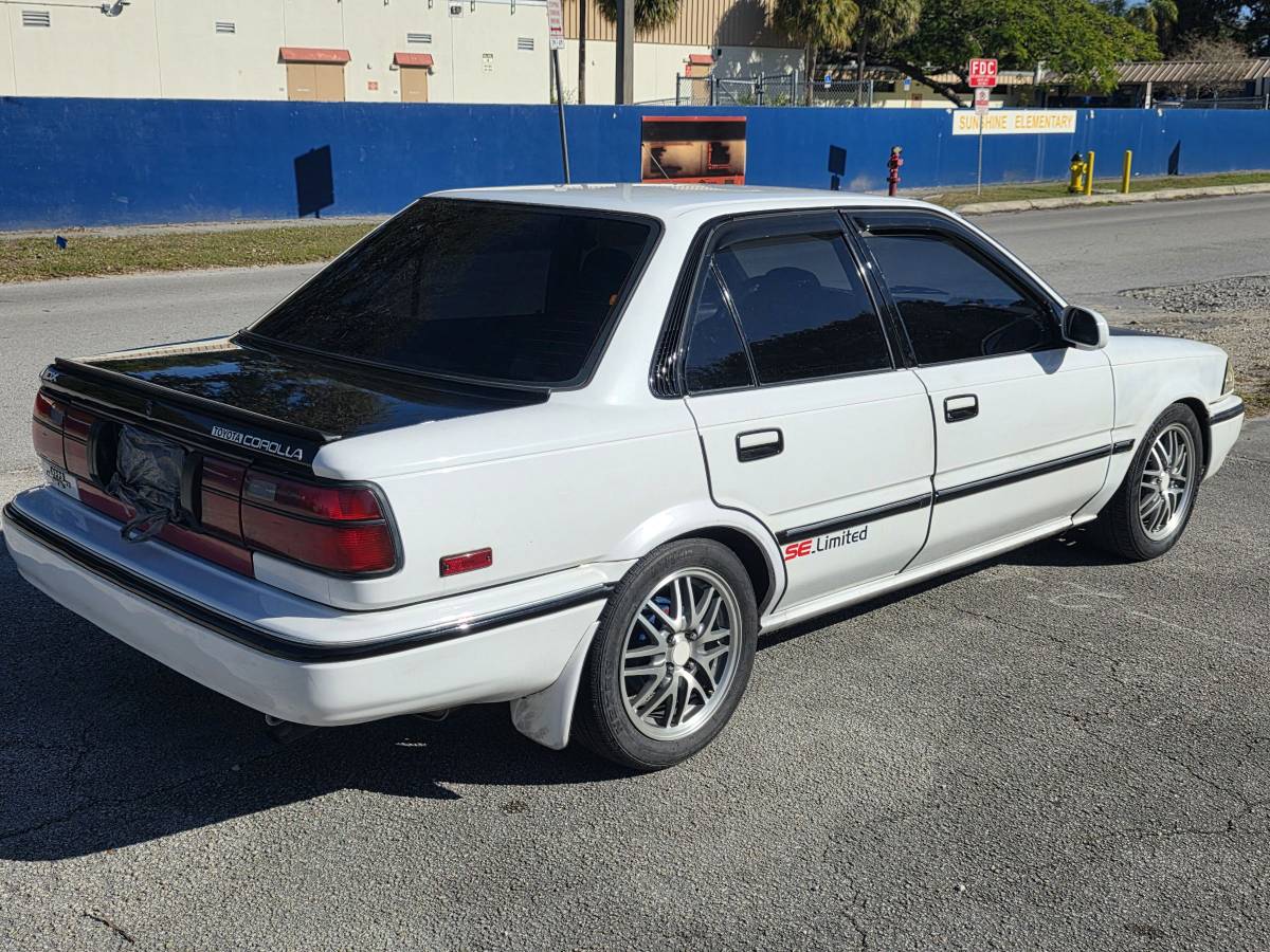 Toyota-corolla-1990-white-2