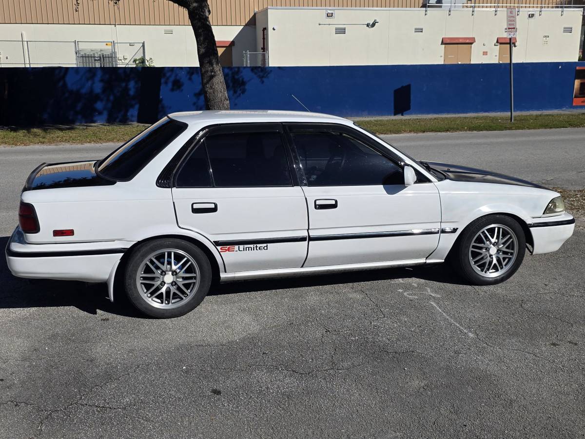 Toyota-corolla-1990-white-22