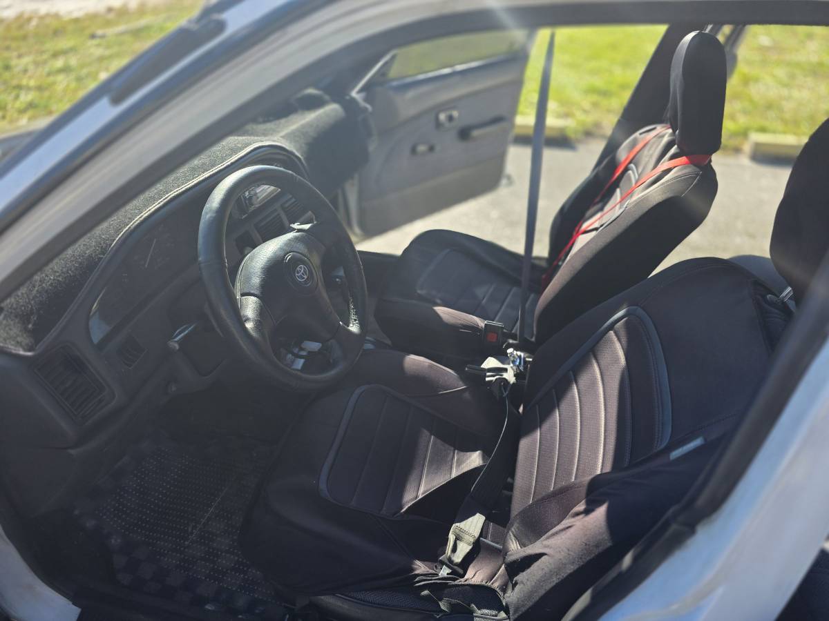 Toyota-corolla-1990-white-3