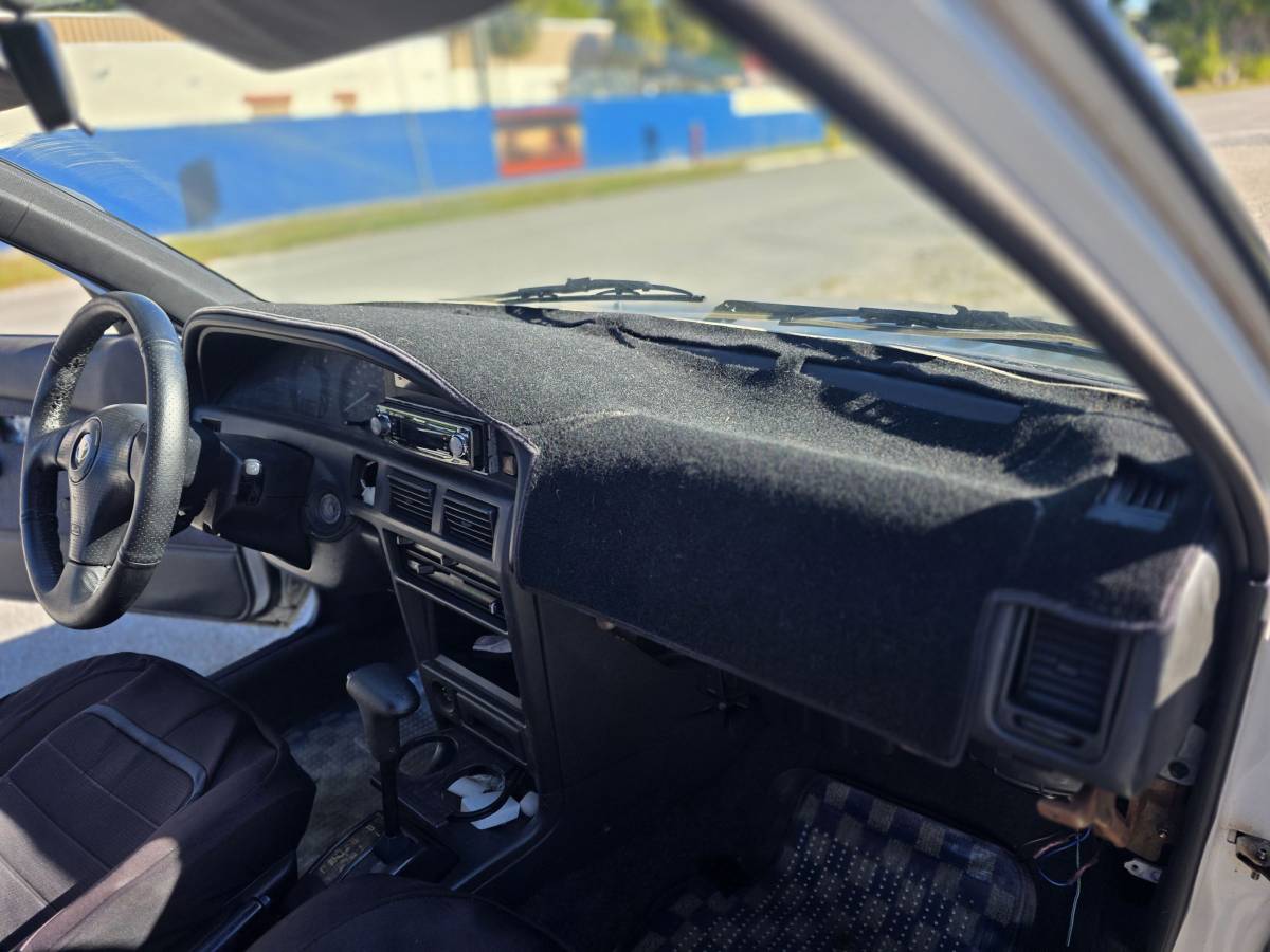 Toyota-corolla-1990-white-4