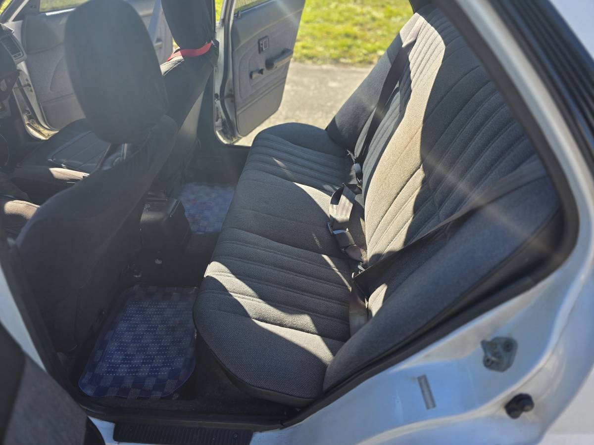 Toyota-corolla-1990-white-7