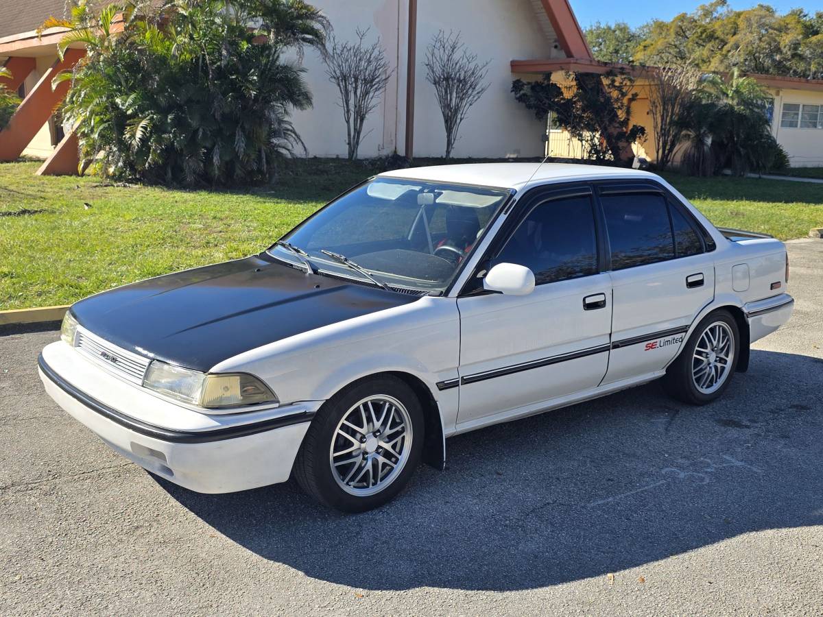 Toyota-corolla-1990-white-9
