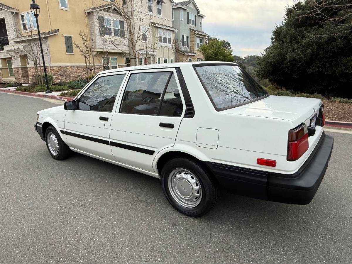 Toyota-corolla-dx-1987-1