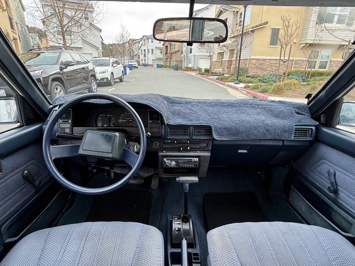 Toyota-corolla-dx-1987-4