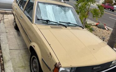 Toyota-corolla-hatchback-1981-yellow-1