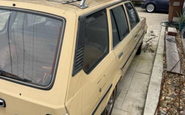 Toyota-corolla-hatchback-1981-yellow-2