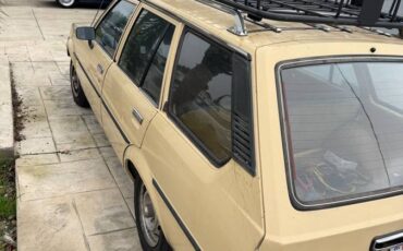 Toyota-corolla-hatchback-1981-yellow-3