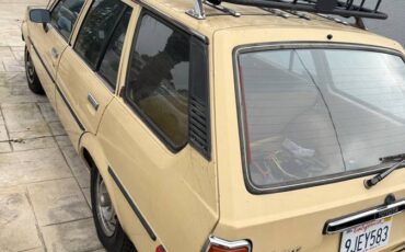 Toyota-corolla-hatchback-1981-yellow-4