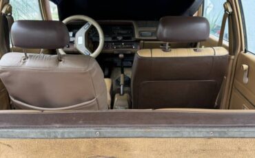 Toyota-corolla-hatchback-1981-yellow-5