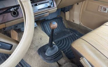 Toyota-corolla-hatchback-1981-yellow-9