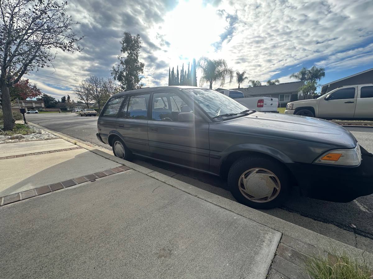Toyota-corolla-wagon-1991-2