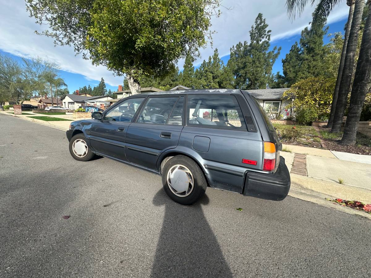 Toyota-corolla-wagon-1991-3