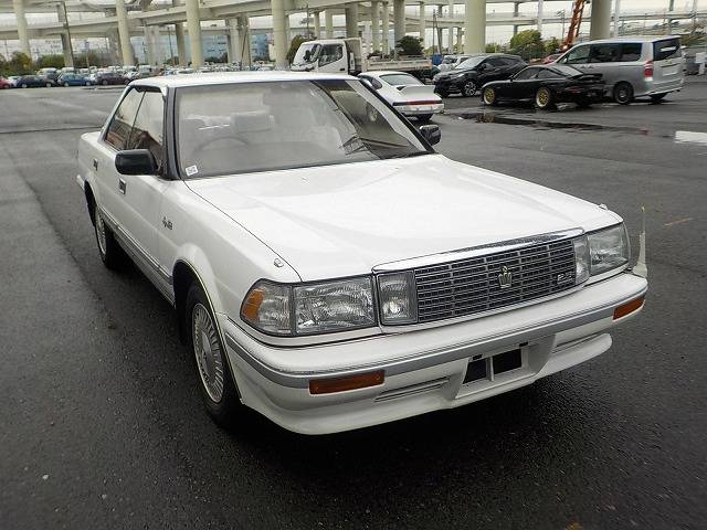 Toyota-crown-1991-white