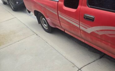 Toyota-deluxe-pick-up-truck-1989-red-2