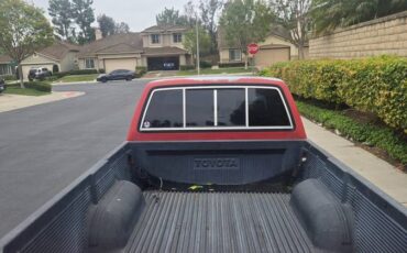Toyota-deluxe-pick-up-truck-1989-red-3