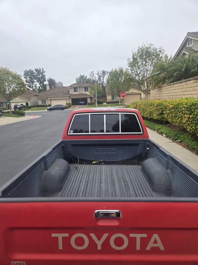 Toyota-deluxe-pick-up-truck-1989-red-3
