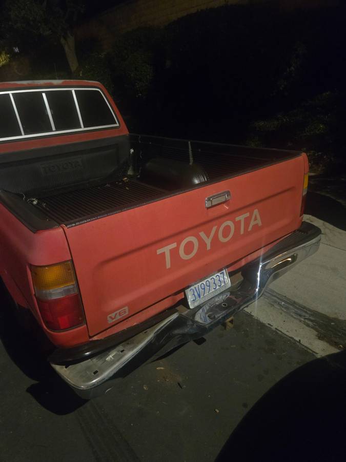 Toyota-deluxe-pick-up-truck-1989-red-4