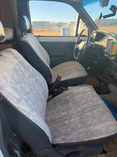 Toyota-dolphin-1991-white-1