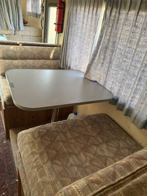 Toyota-dolphin-1991-white-3