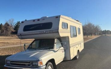 Toyota-dolphin-1991-white-4