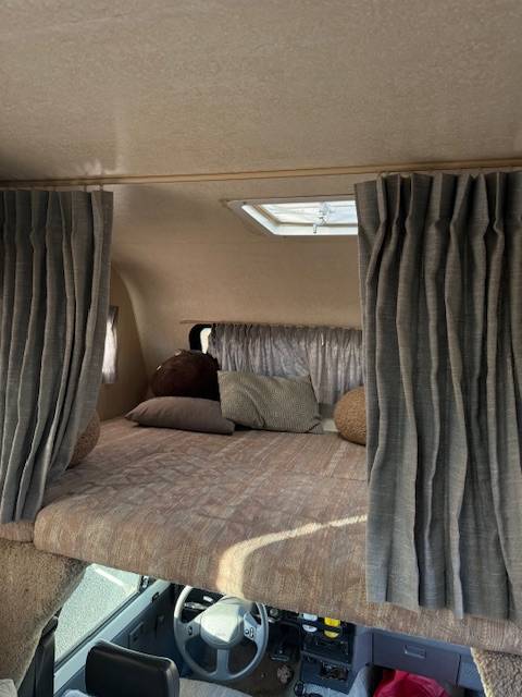 Toyota-dolphin-1991-white-6