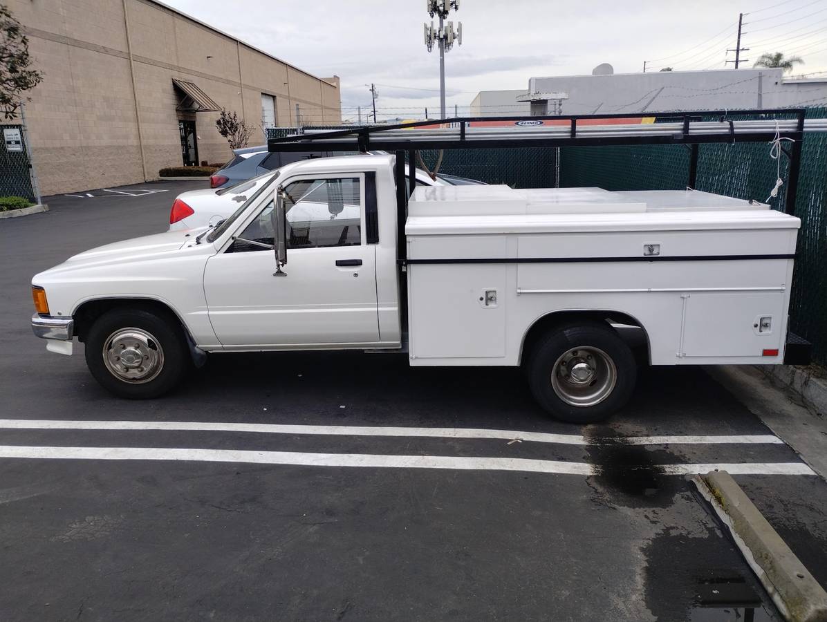 Toyota-dually-service-body-wrack-1987-white-2