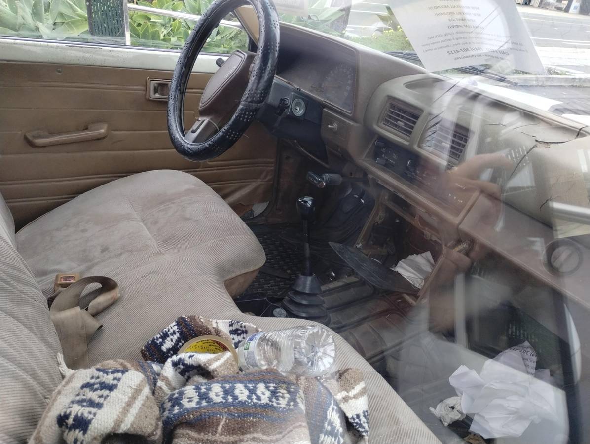 Toyota-dually-service-body-wrack-1987-white-4