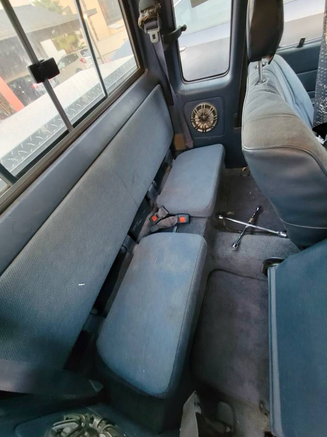 Toyota-extra-cab-pickup-1989-white-10