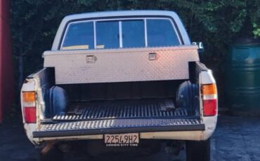 Toyota-extra-cab-pickup-1989-white-3