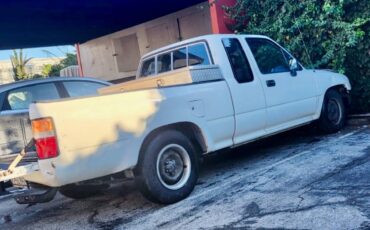 Toyota-extra-cab-pickup-1989-white